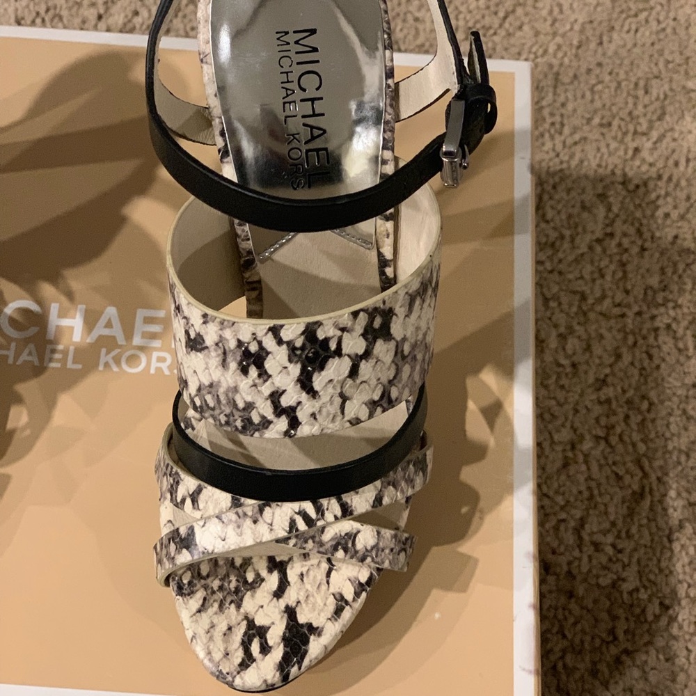 Michael Kors Platform Heel - Picture 3 of 5